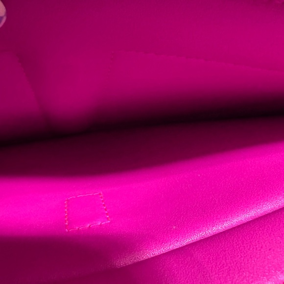 Telfar Circle Bag Azalea Pink – Like New, w/ Dust Bag & Box - Picture 6 of 11